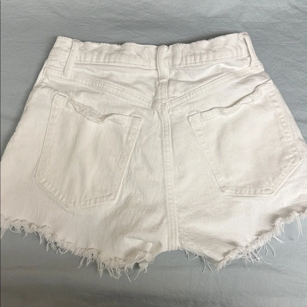 Abercrombie & Fitch White Distressed Denim Shorts - Size 4 (27) - Picture 2 of 4